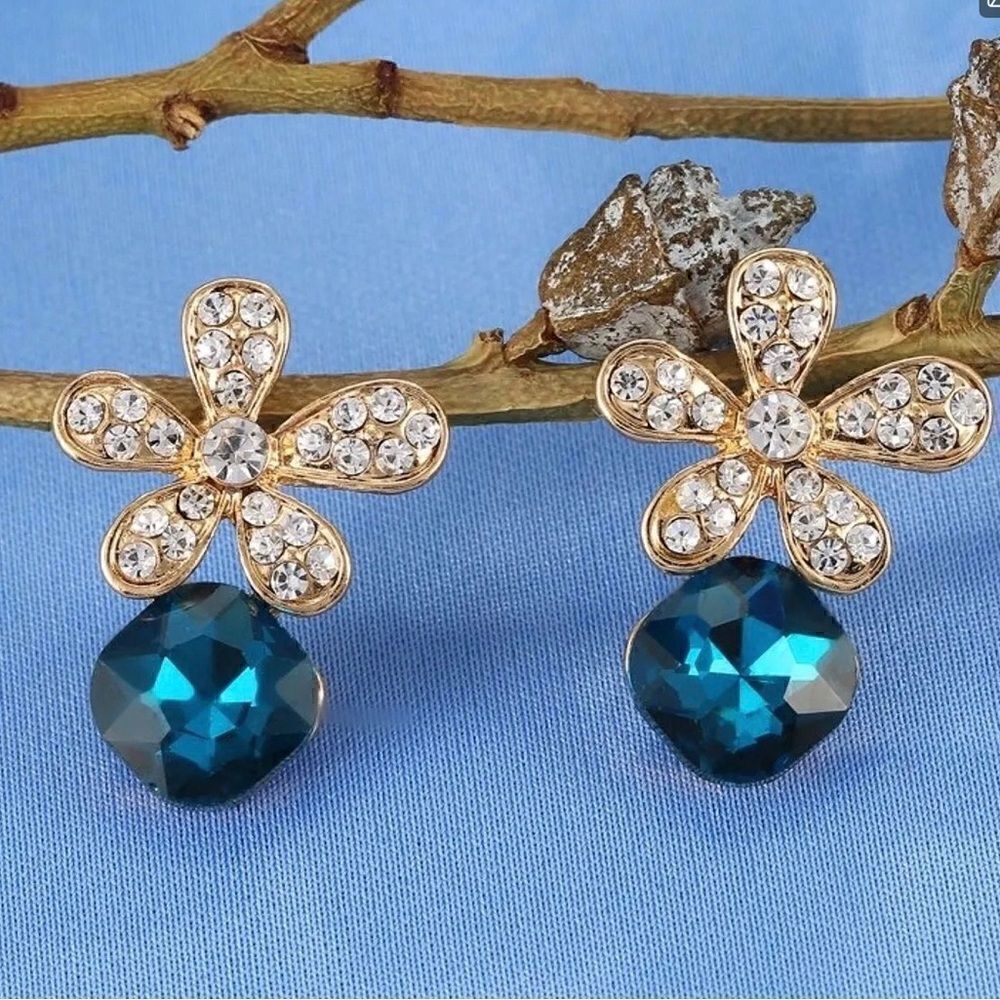 💙 NEW clip-on fashionable crystal earrings 💙